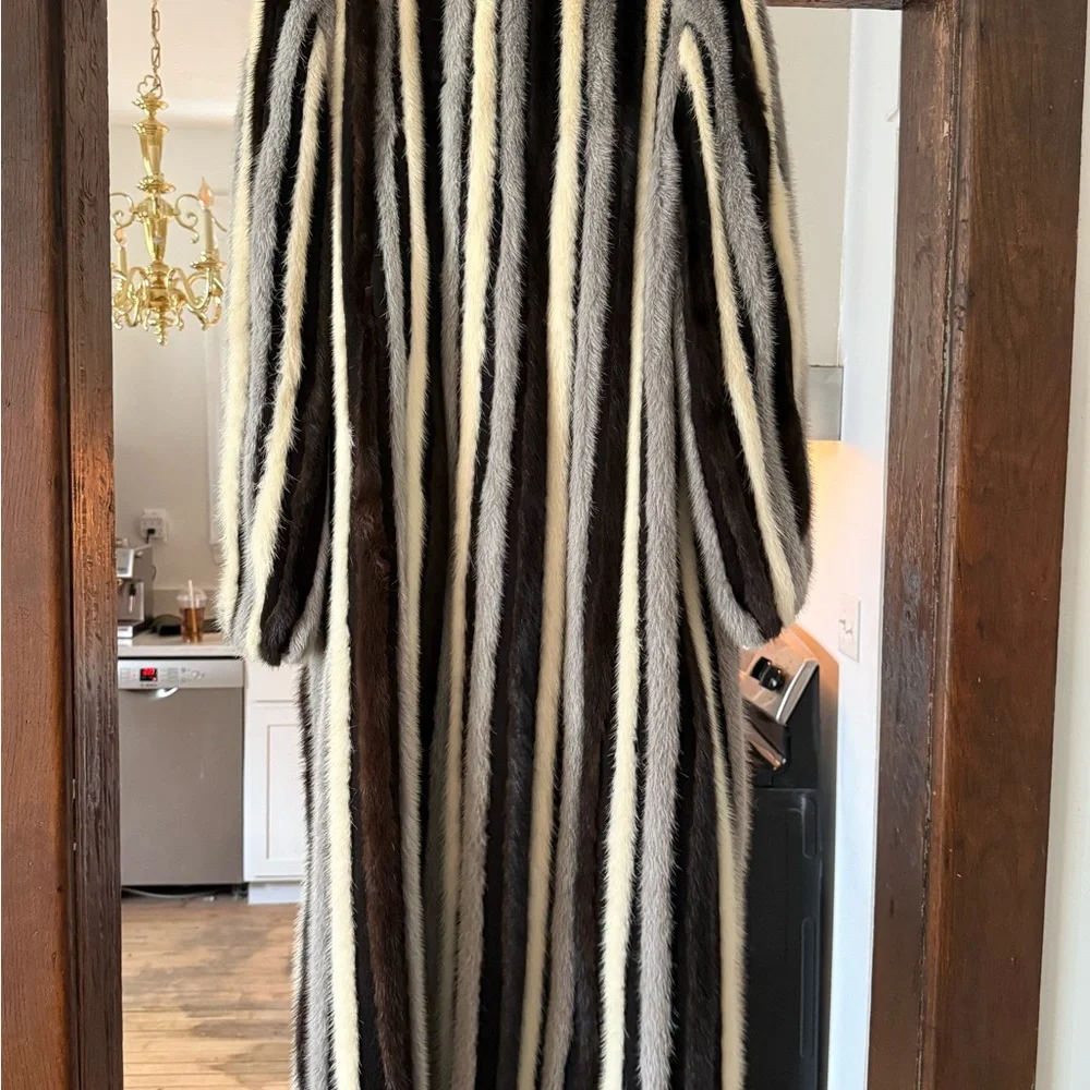 Elegant Brown and Cream Mink Sweater Jacket - Picture 4 of 8